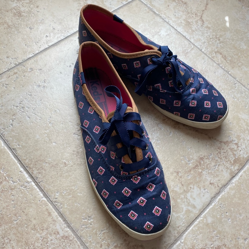 Keds Diamond Graphic Design in Size 7.5